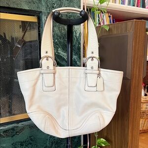 Coach Soho Cream Tote Shoulder Leather Bag 9544 - Preowned, Good Condition.